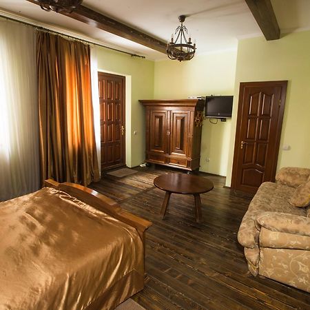 Magnat Lux Hotel Çernivtsi Dış mekan fotoğraf