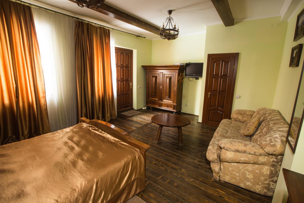 Magnat Lux Hotel Çernivtsi Dış mekan fotoğraf