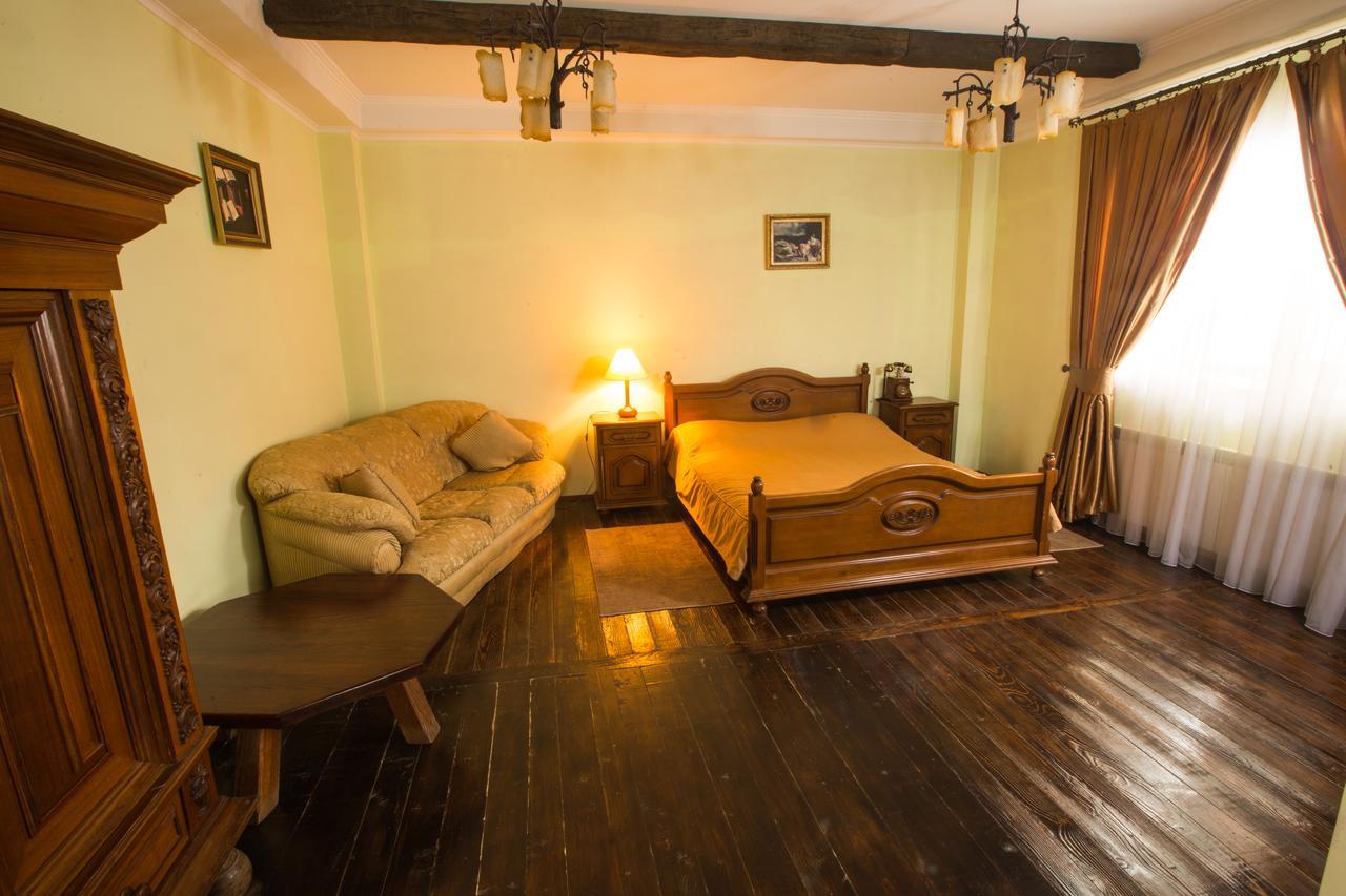 Magnat Lux Hotel Çernivtsi Dış mekan fotoğraf