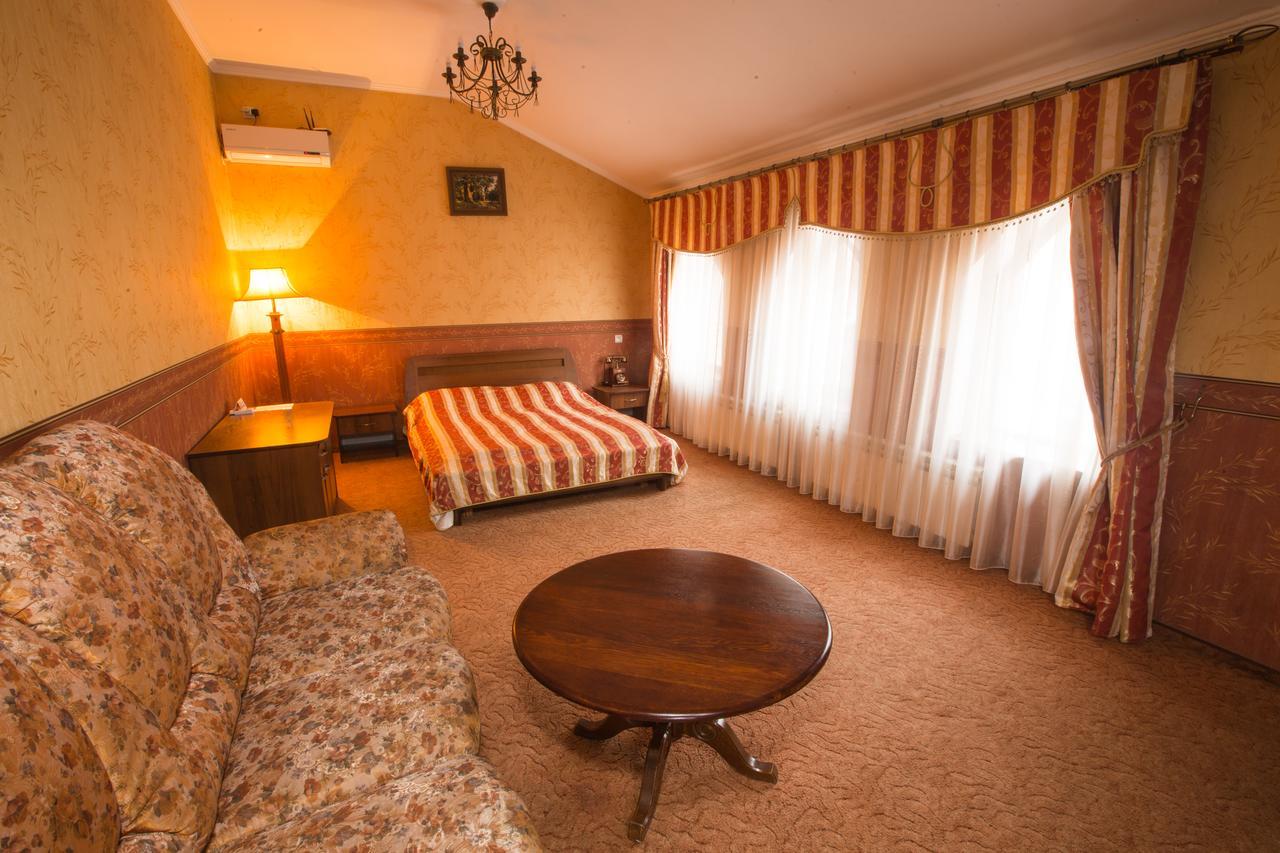Magnat Lux Hotel Çernivtsi Dış mekan fotoğraf
