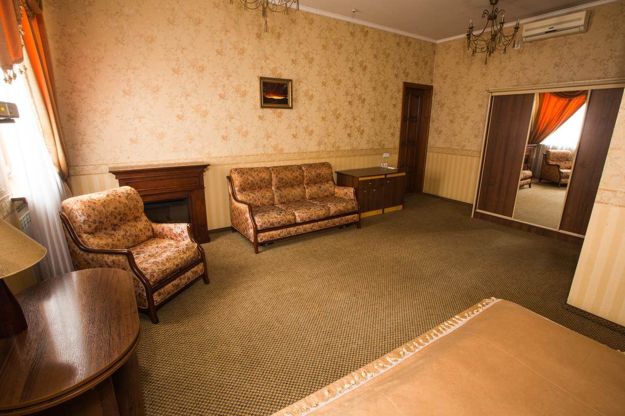 Magnat Lux Hotel Çernivtsi Dış mekan fotoğraf
