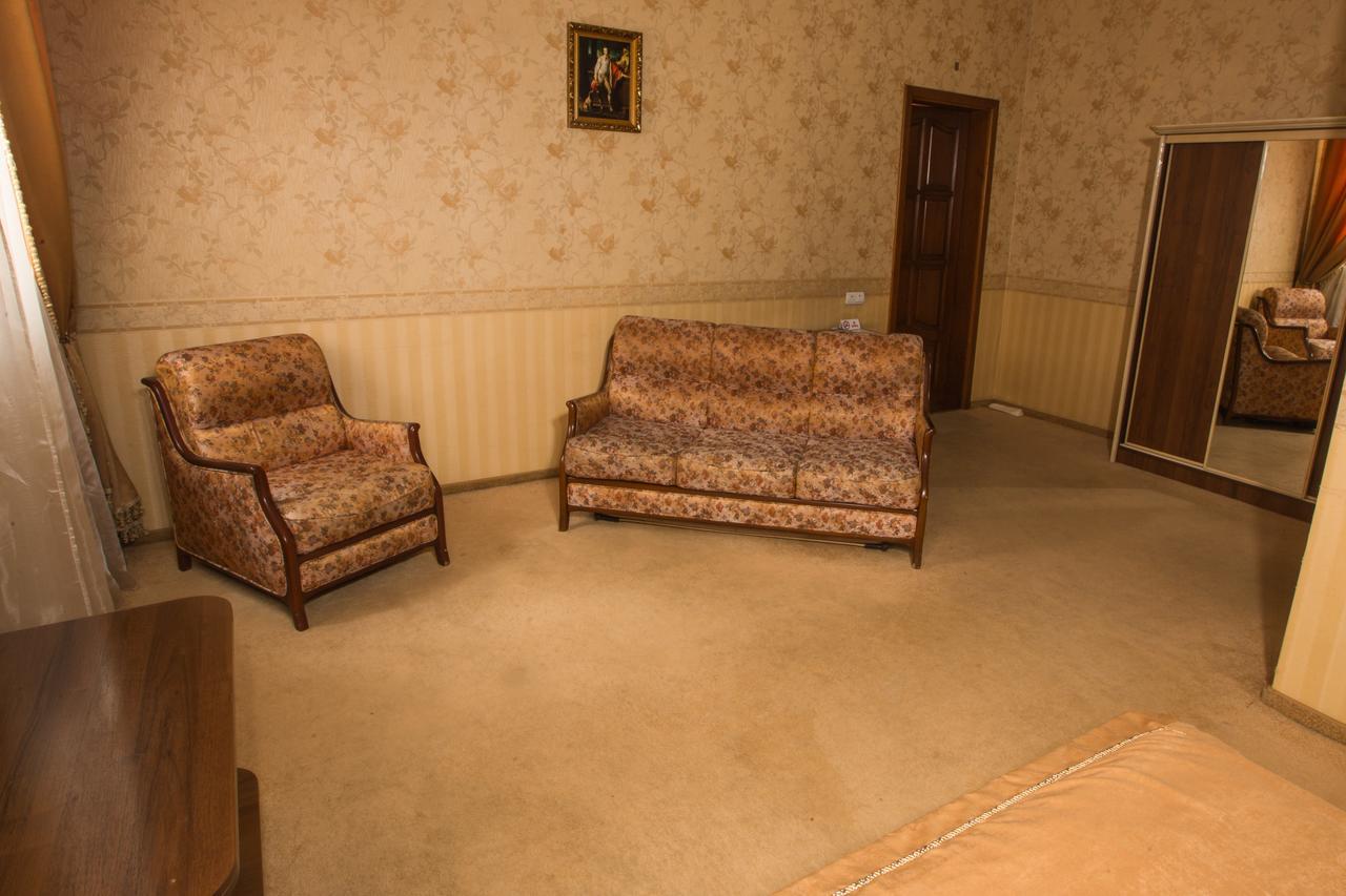 Magnat Lux Hotel Çernivtsi Dış mekan fotoğraf