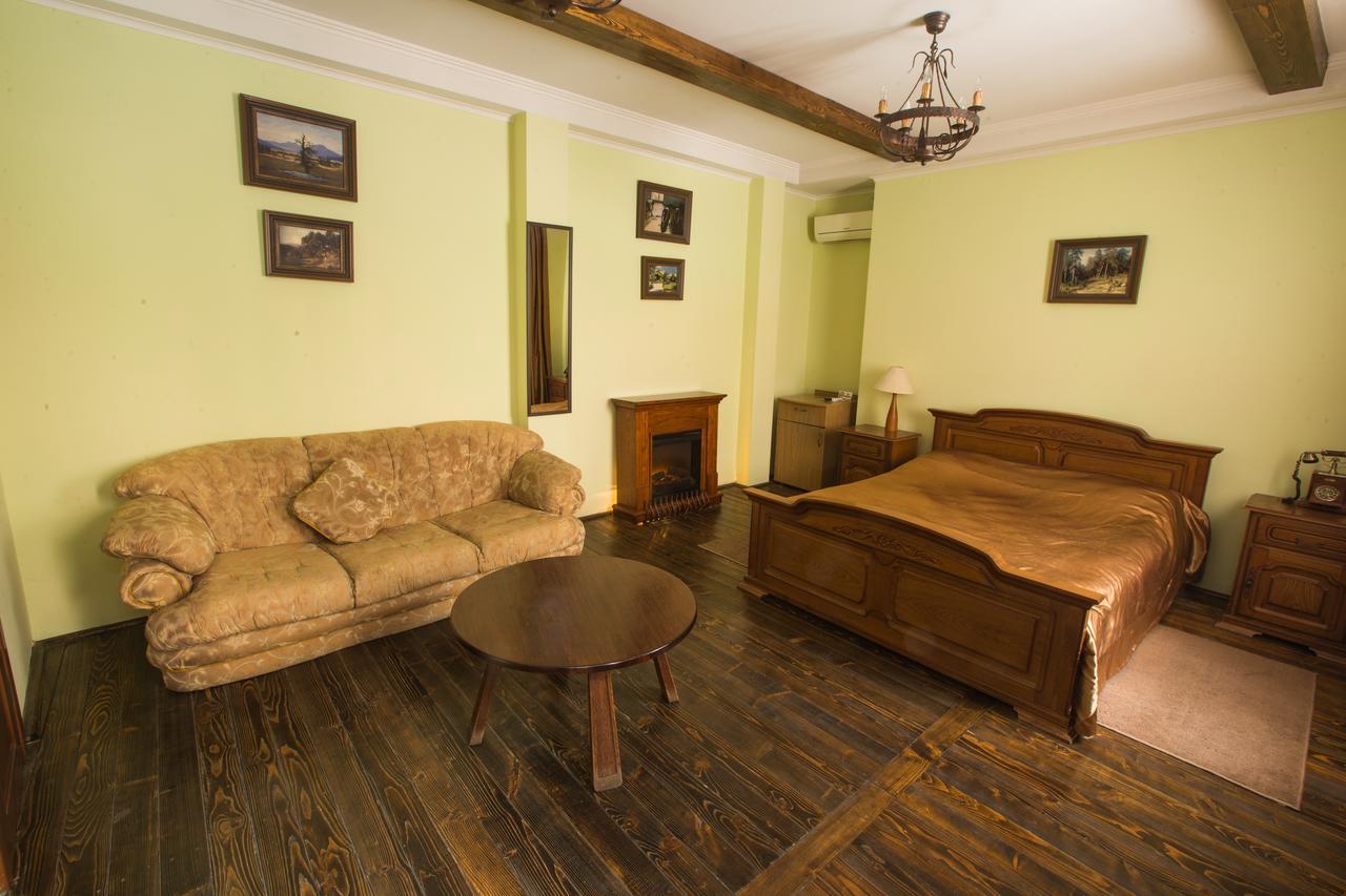 Magnat Lux Hotel Çernivtsi Dış mekan fotoğraf